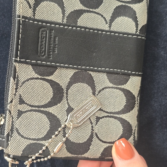 Coach | Signature Canvas Pouch - Picture 2 of 7